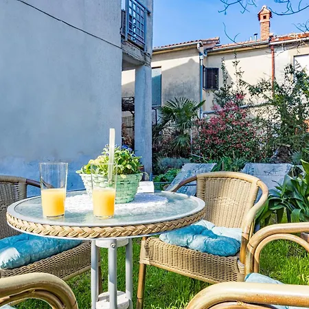 Rossi With Magical Garden Apartment *
